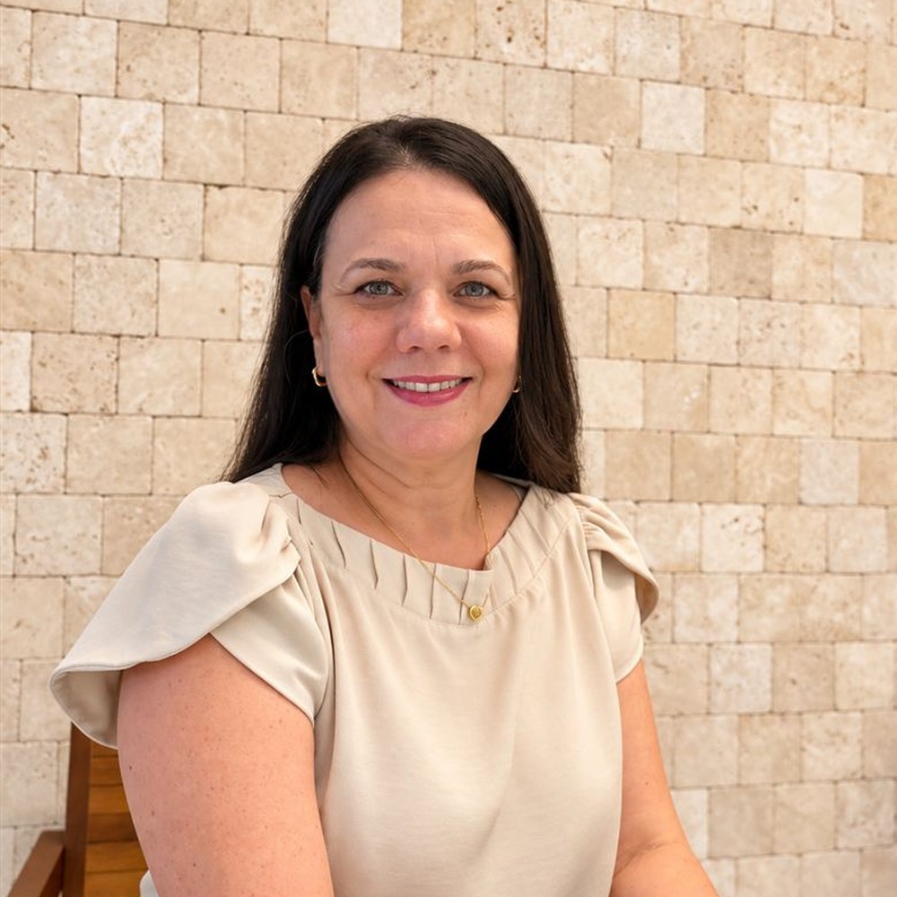 Mônica Ribeiro Oliveira, psicóloga, sorrindo